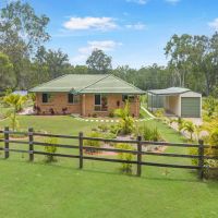 10 Acre Lifestyle Property - Only 10 Minutes to Town!