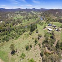 347m2 Master Built home on 8.79 acres (3.56ha) 10 minutes from Gympie CBD